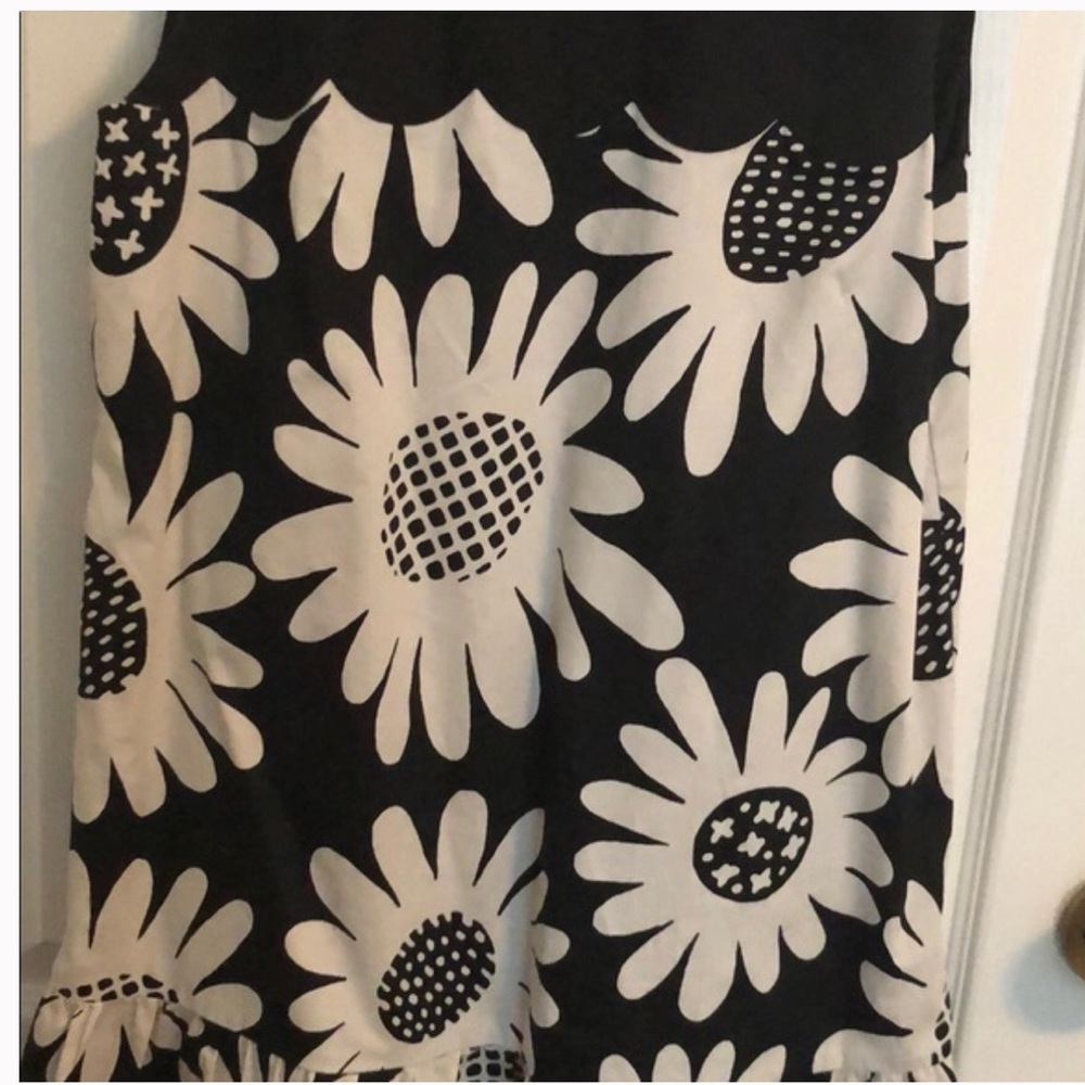 Victoria Beckham L target scalloped daisy dress - Picture 5 of 8